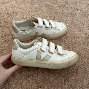 VEJA Sneakers: Recife, White Natural, Size US 8